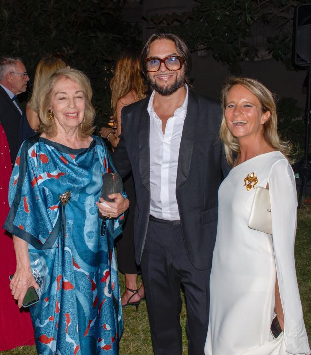 Joaquín Cortés con invitados durante la recepción