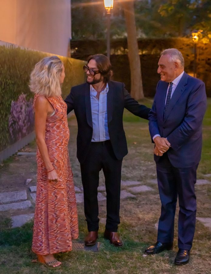 Joaquín Cortés con el embajador Giuseppe Buccino Grimaldi